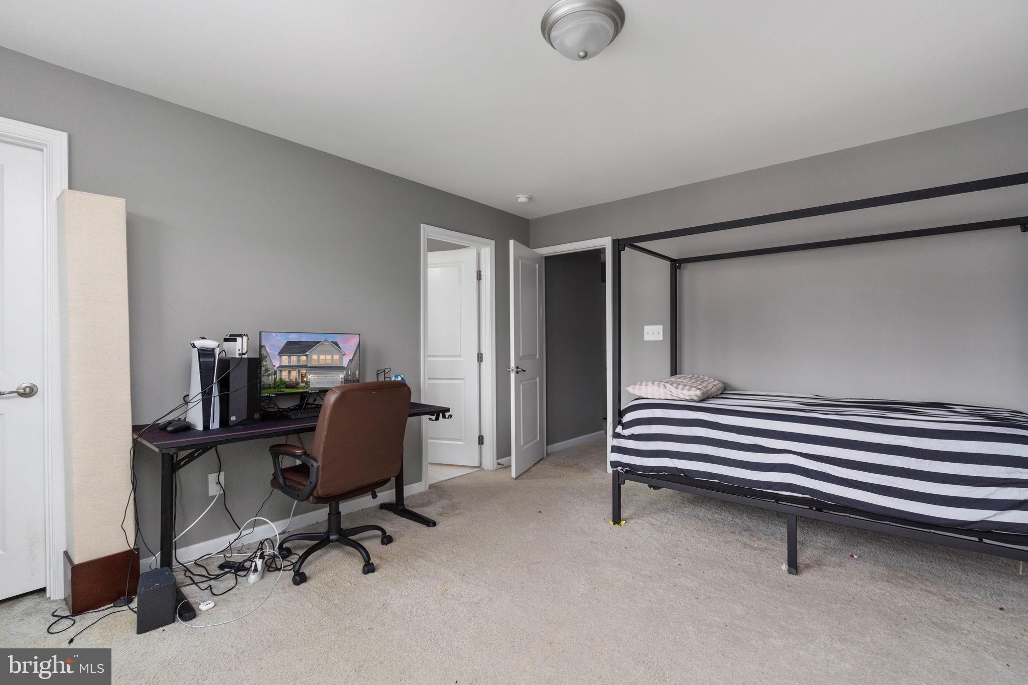 MAY'S QUARTER - Residential