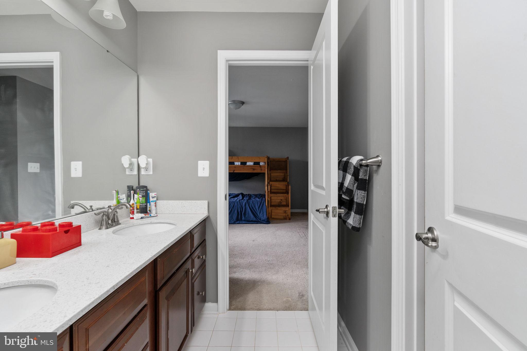 MAY'S QUARTER - Residential