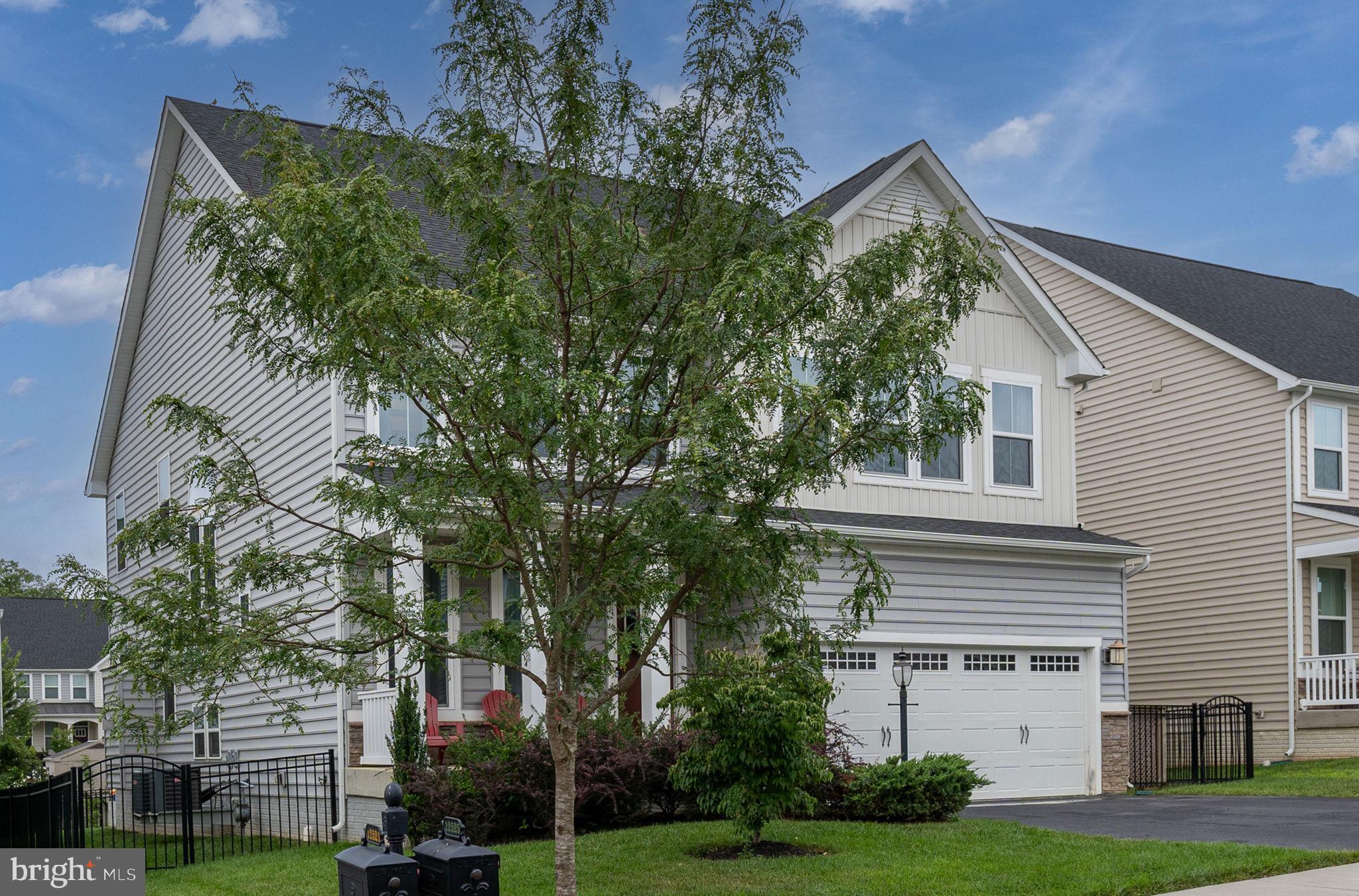 MAY'S QUARTER - Residential