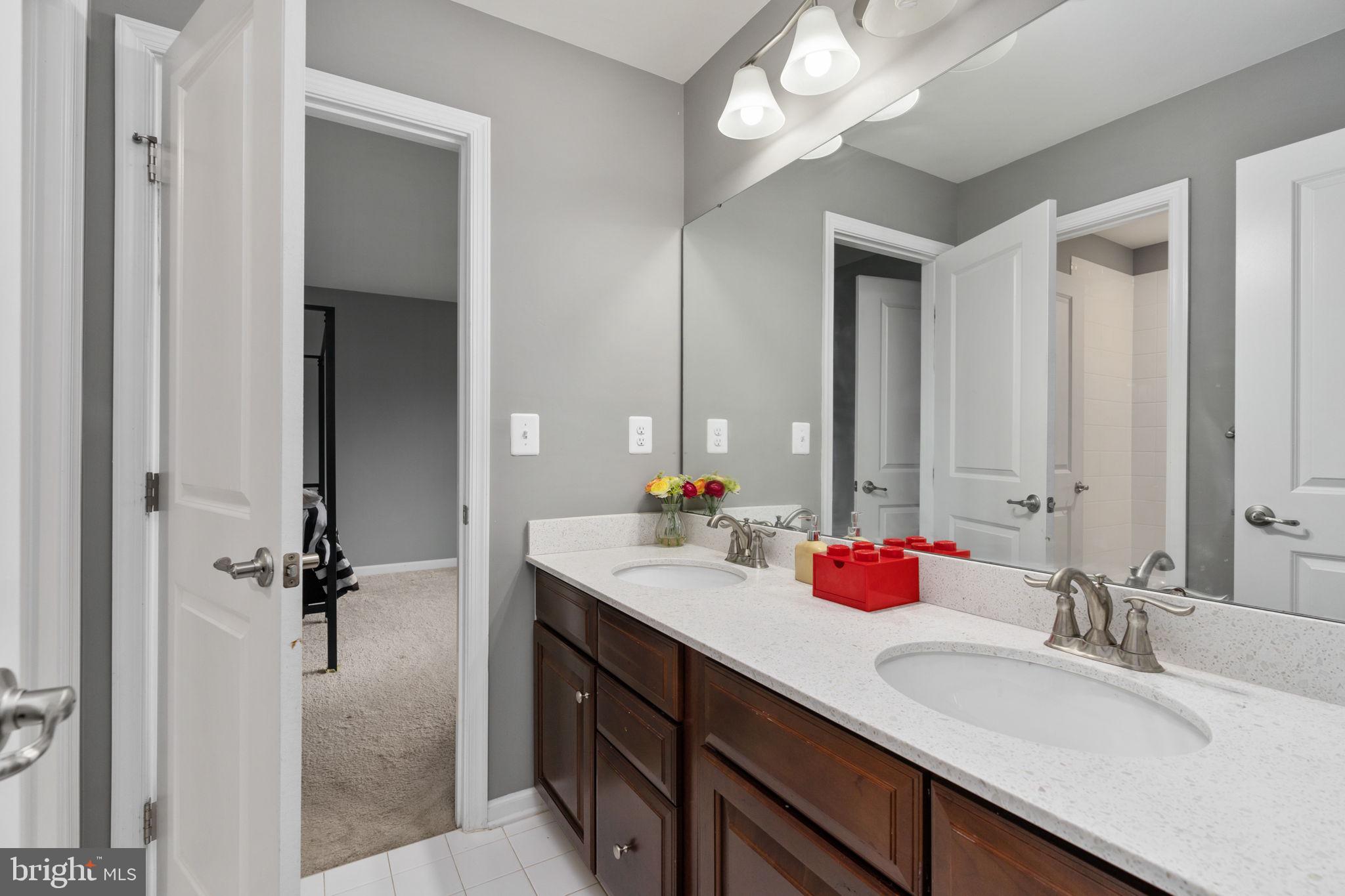 MAY'S QUARTER - Residential