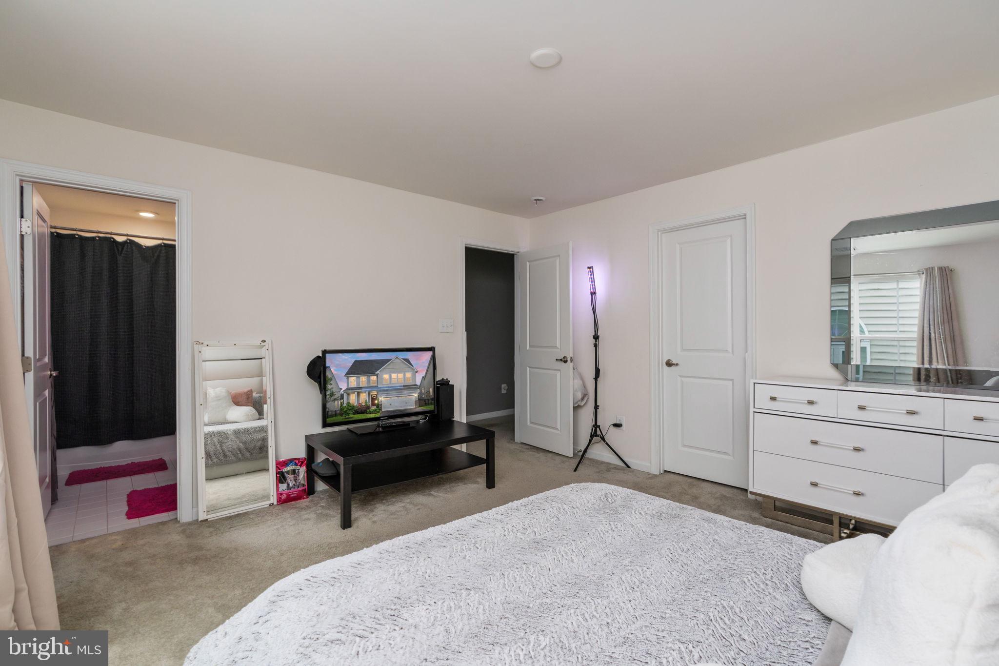 MAY'S QUARTER - Residential