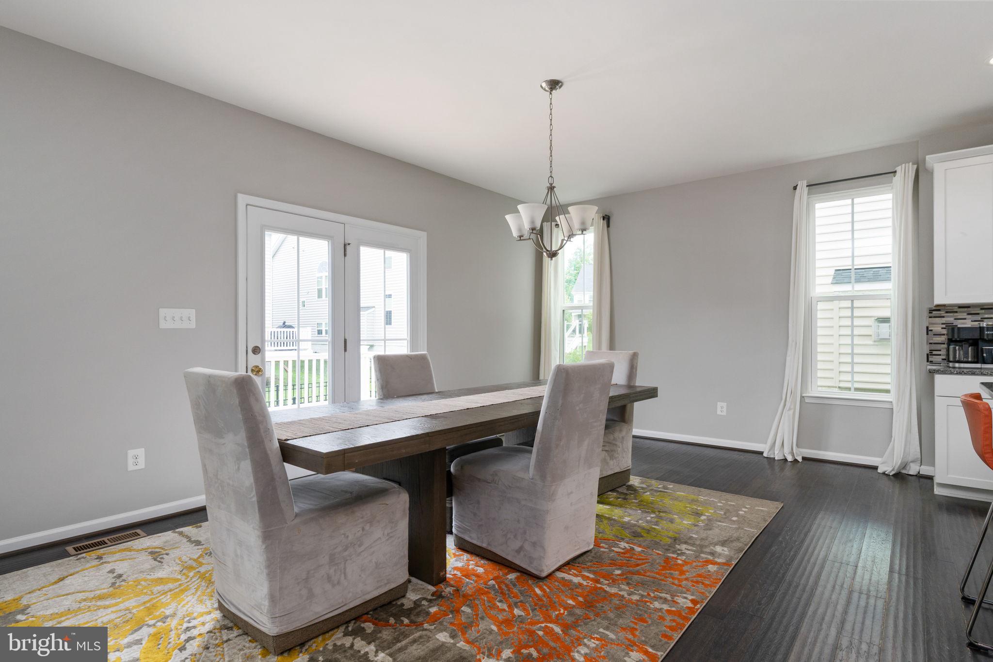 MAY'S QUARTER - Residential