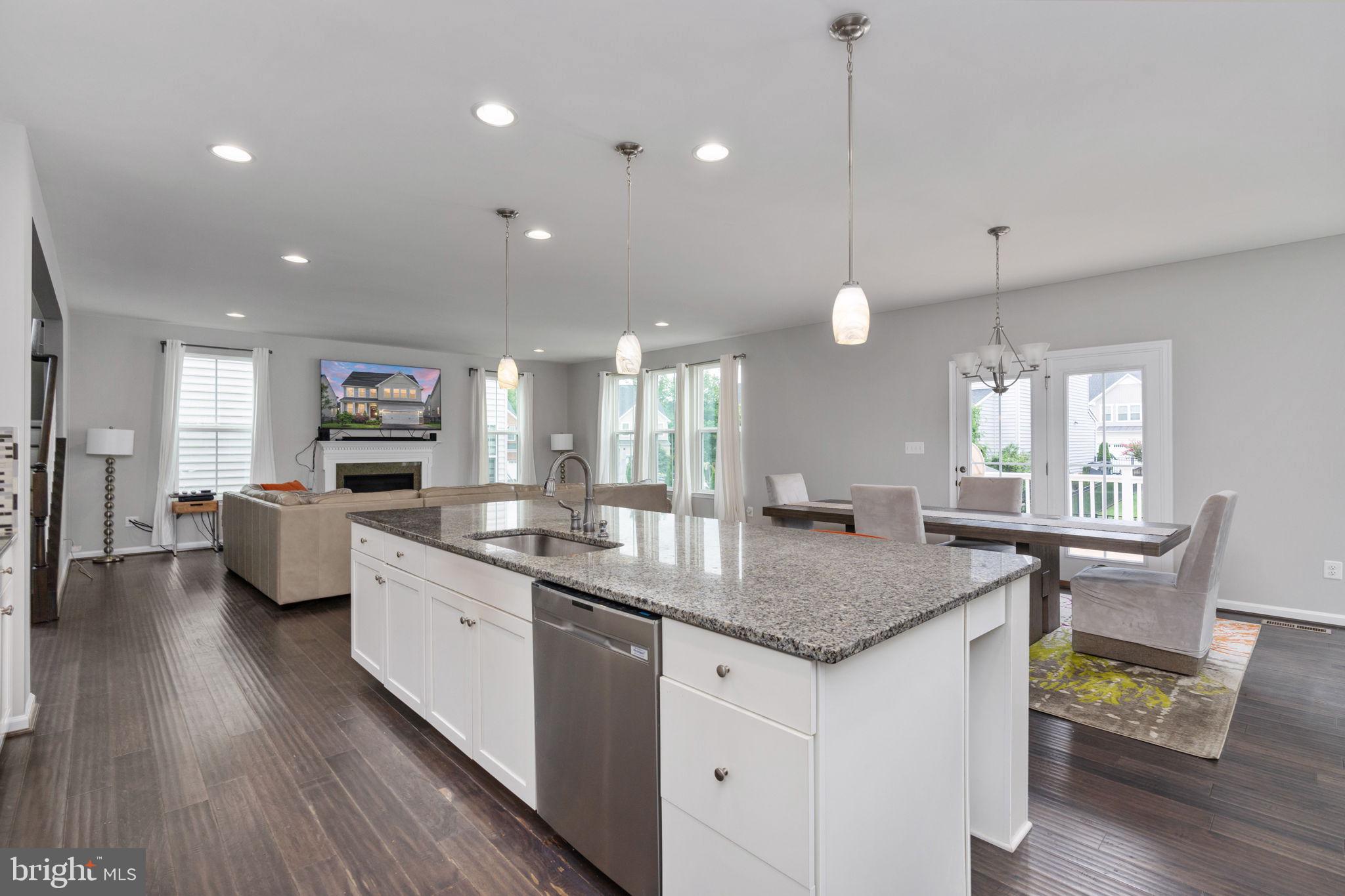 MAY'S QUARTER - Residential