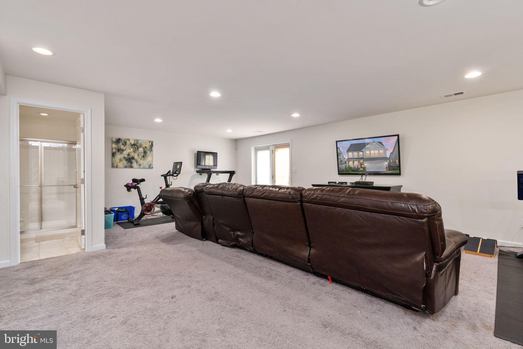 MAY'S QUARTER - Residential