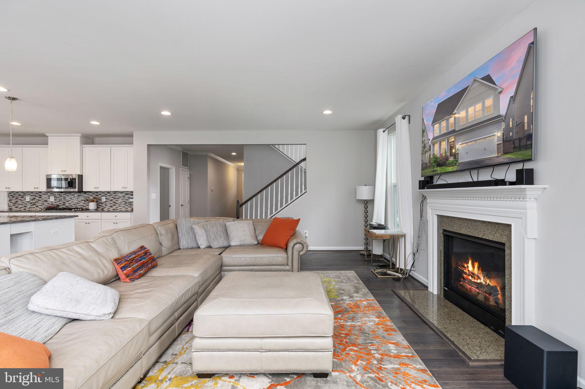 MAY'S QUARTER - Residential