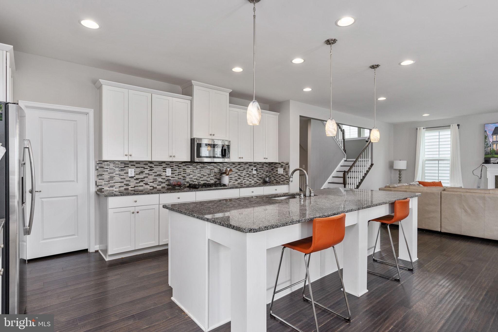 MAY'S QUARTER - Residential