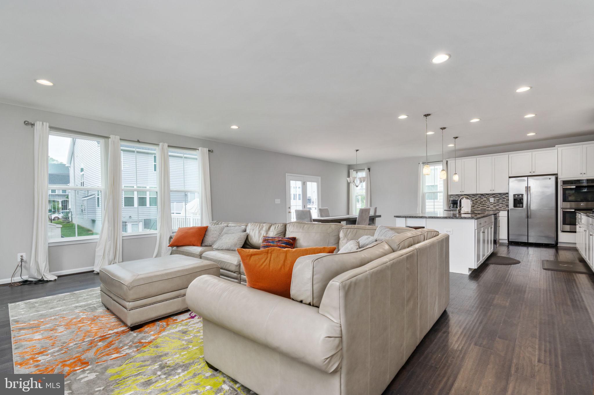 MAY'S QUARTER - Residential