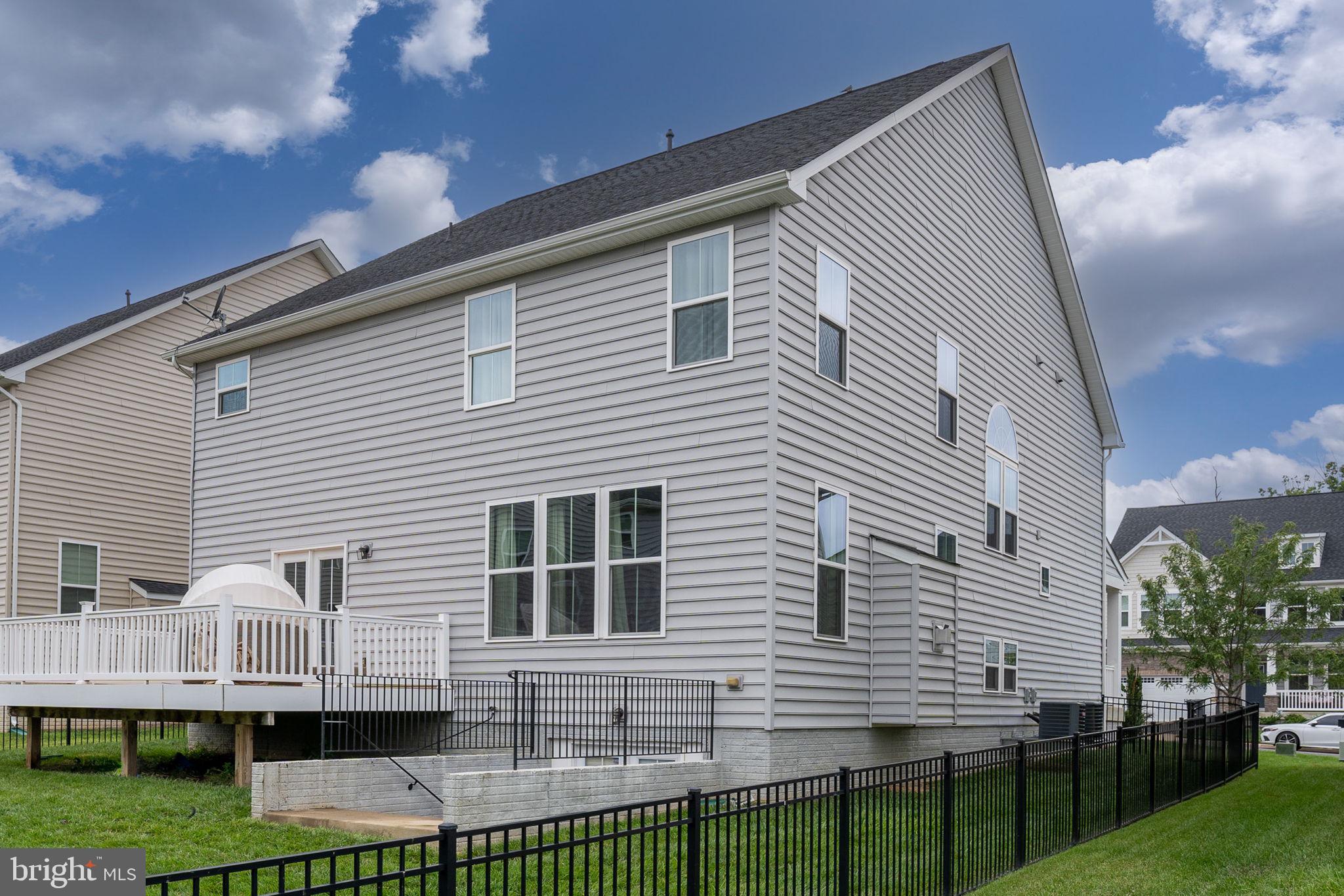 MAY'S QUARTER - Residential