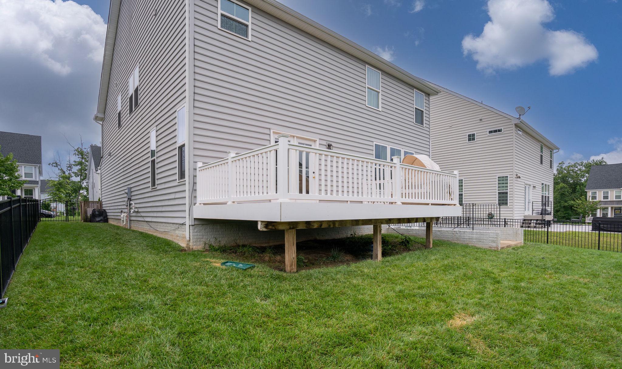 MAY'S QUARTER - Residential