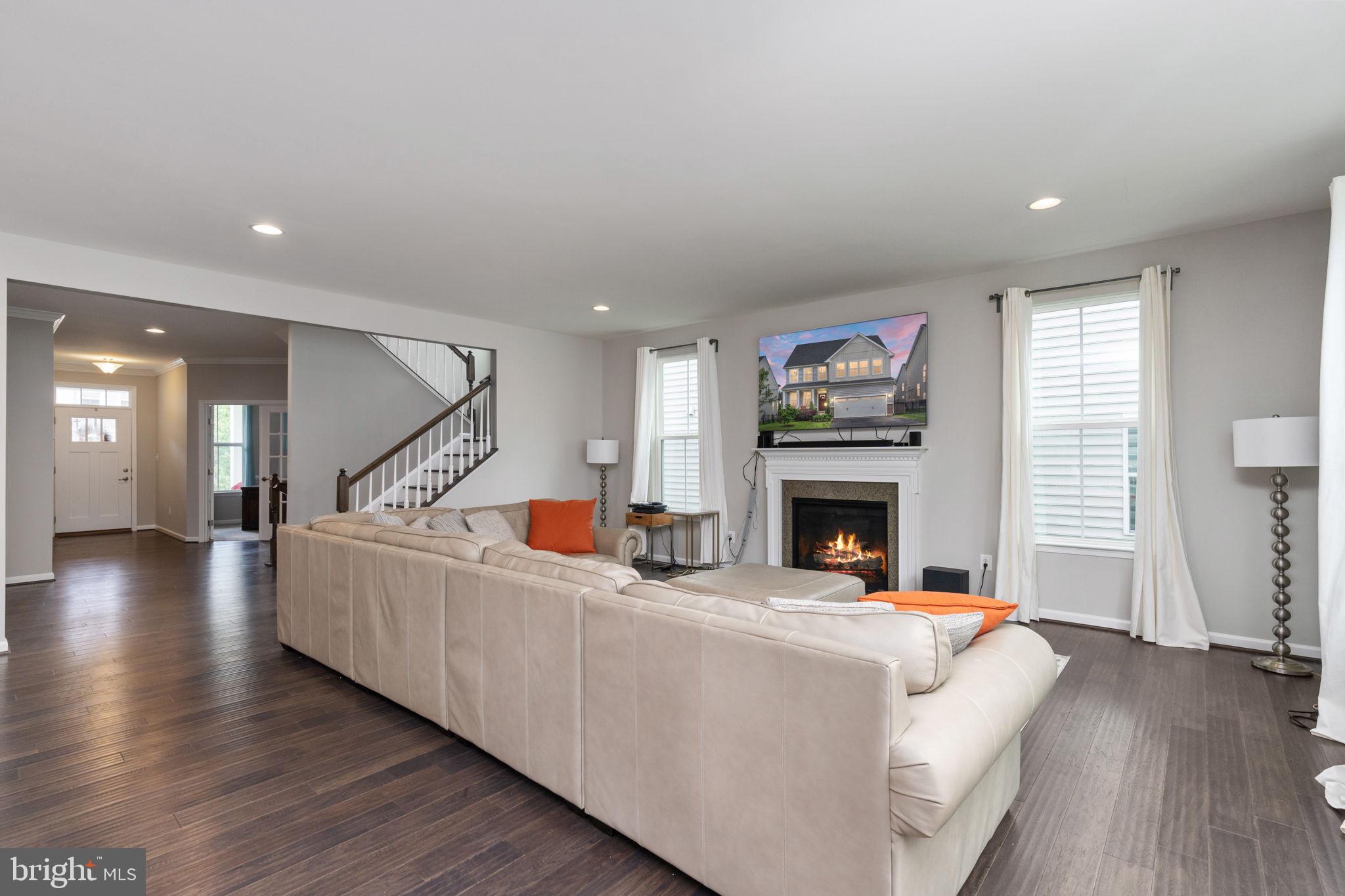 MAY'S QUARTER - Residential