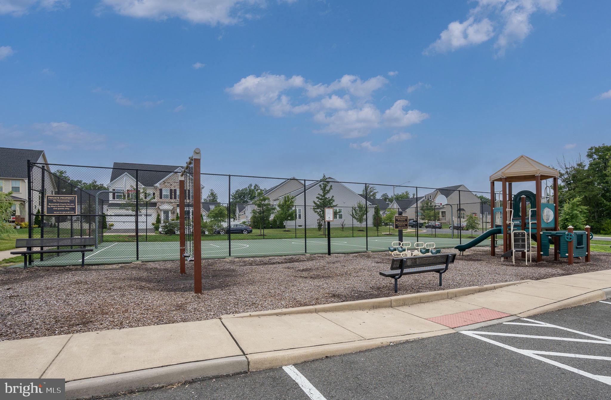 MAY'S QUARTER - Residential