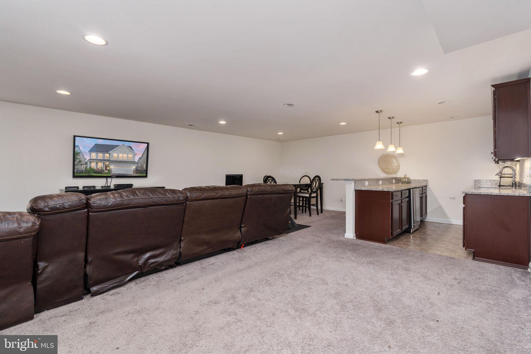 MAY'S QUARTER - Residential