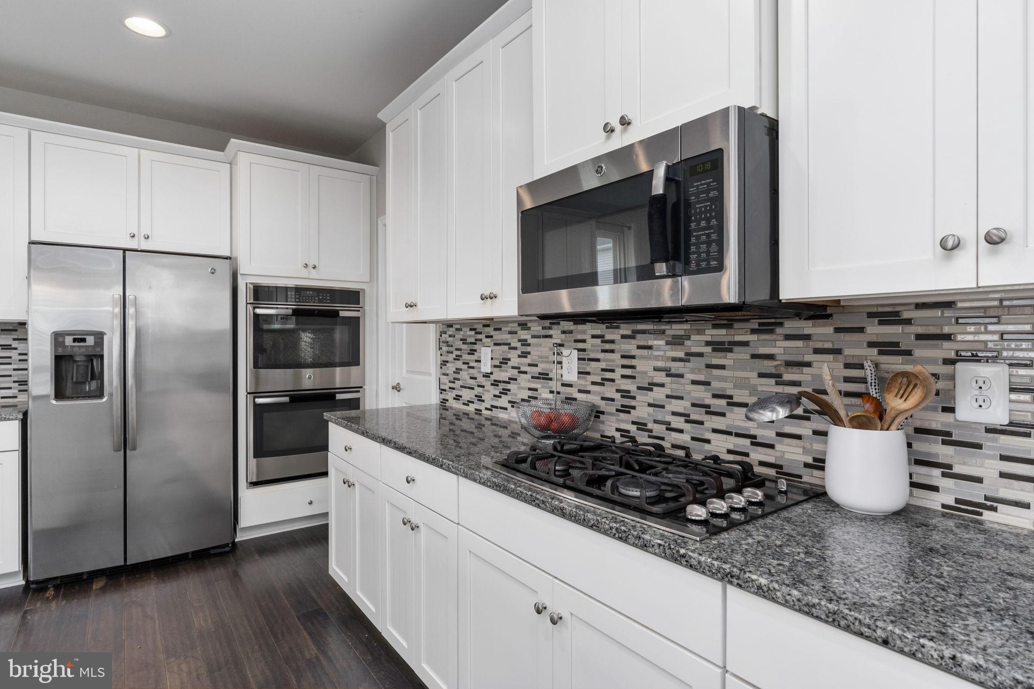 MAY'S QUARTER - Residential