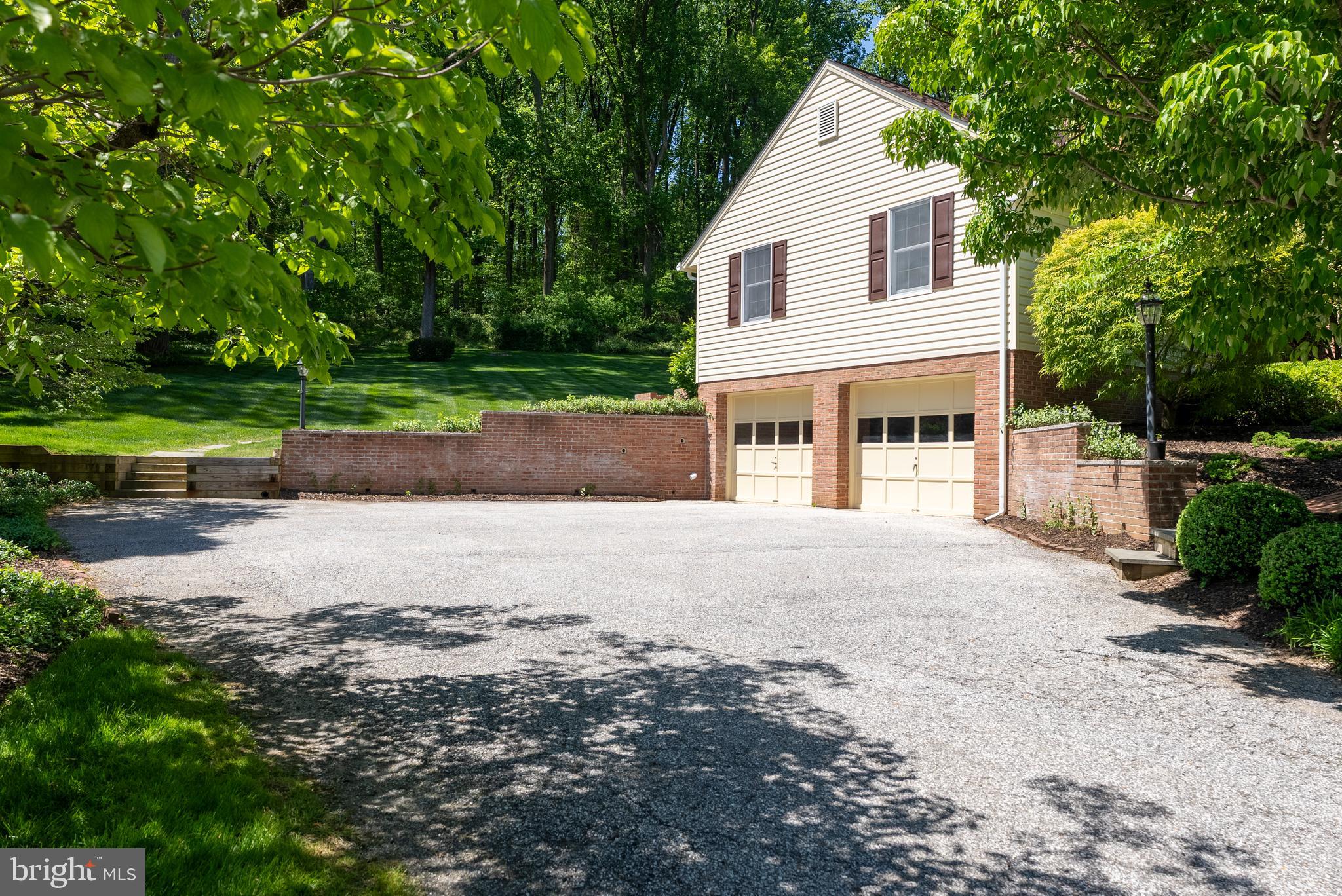 MANOR WOODS - Residential