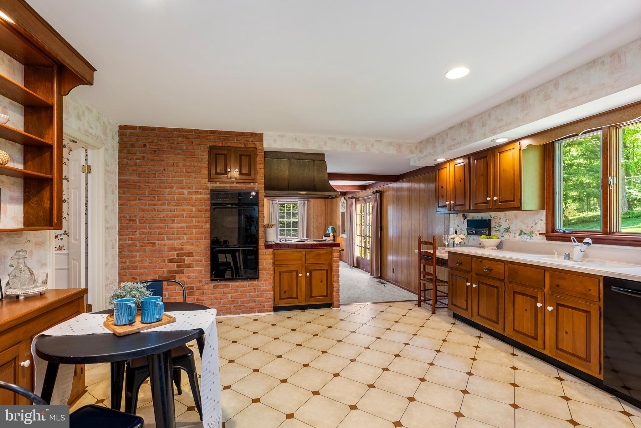 MANOR WOODS - Residential
