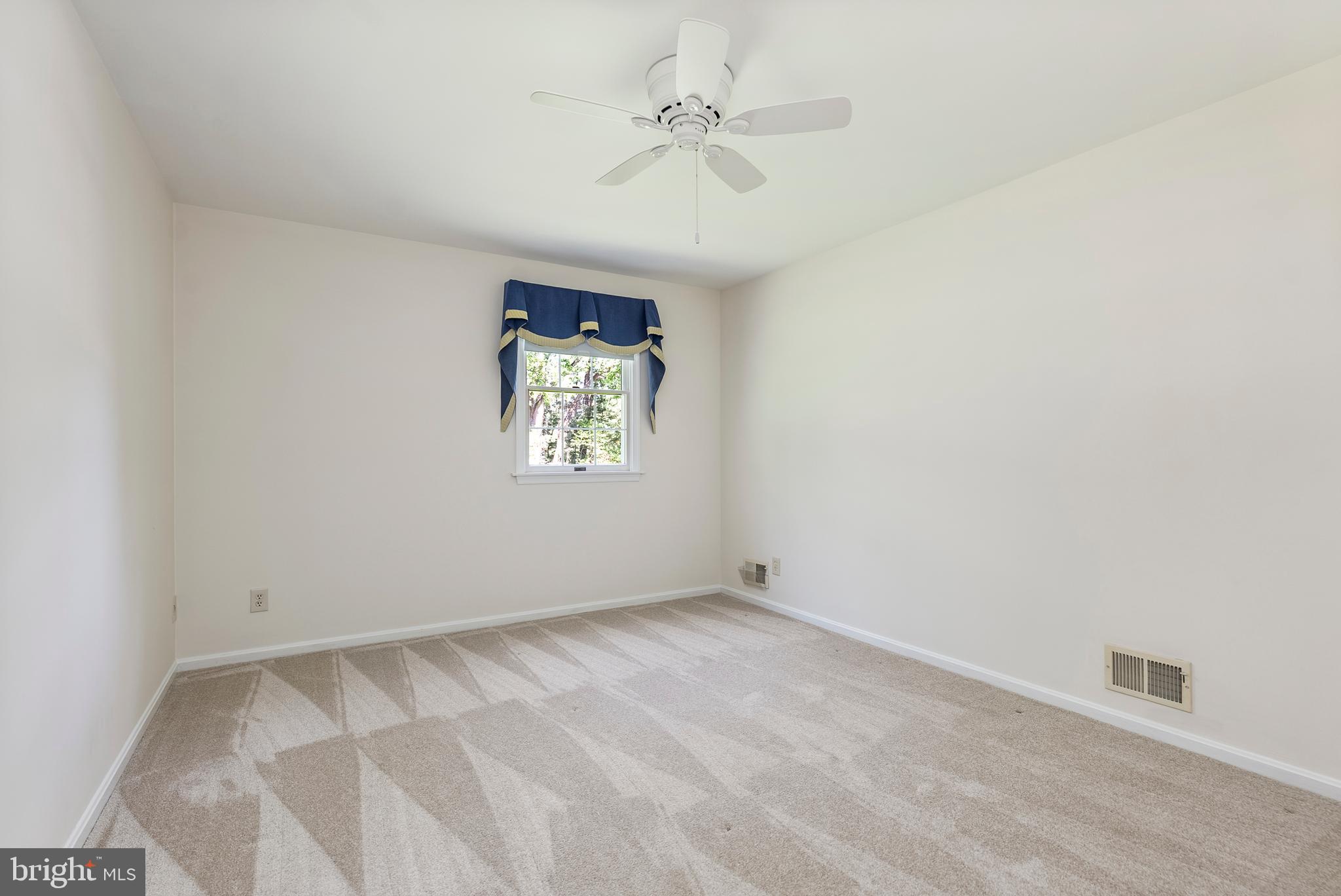 MANOR WOODS - Residential