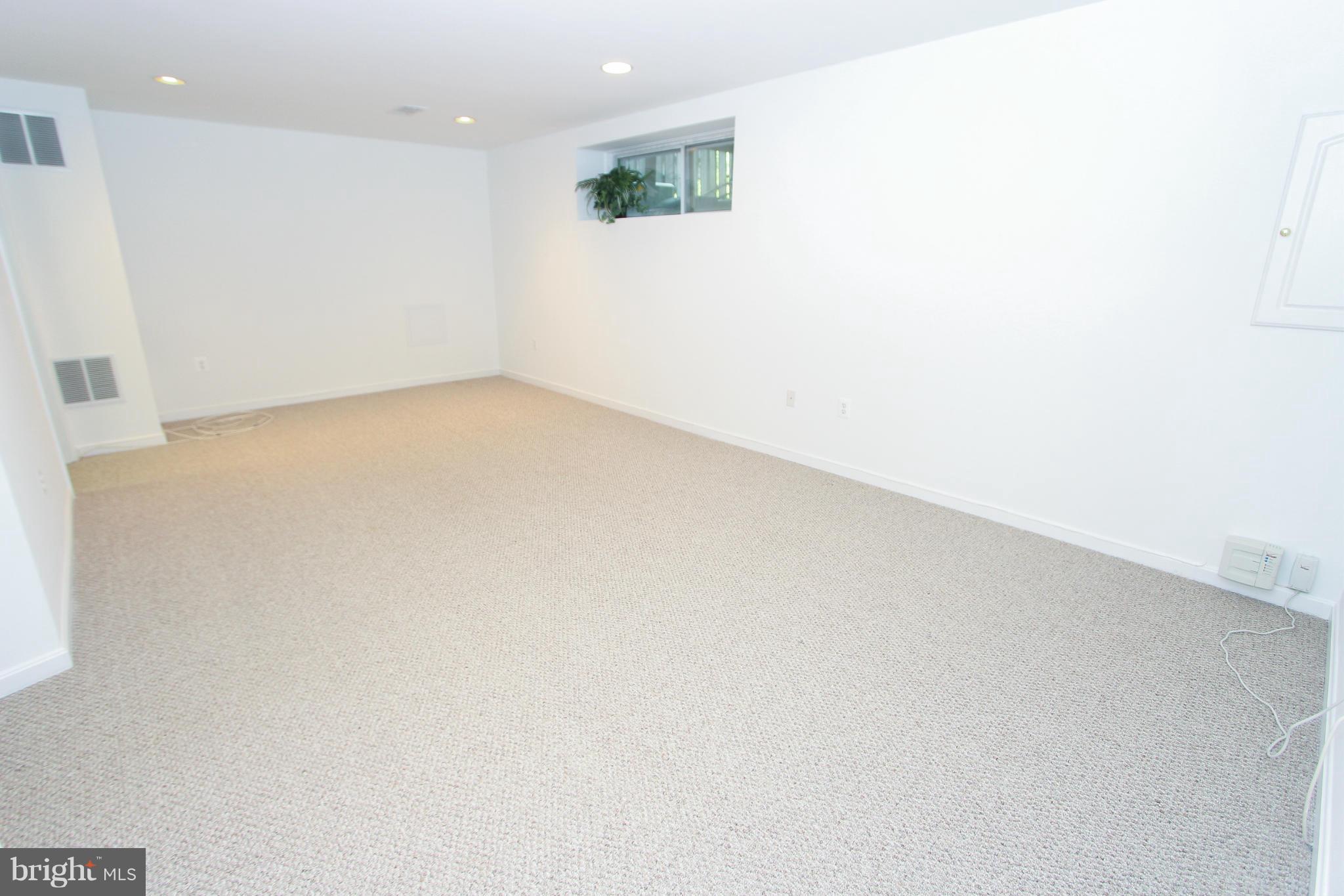 MIRROR RIDGE - Residential