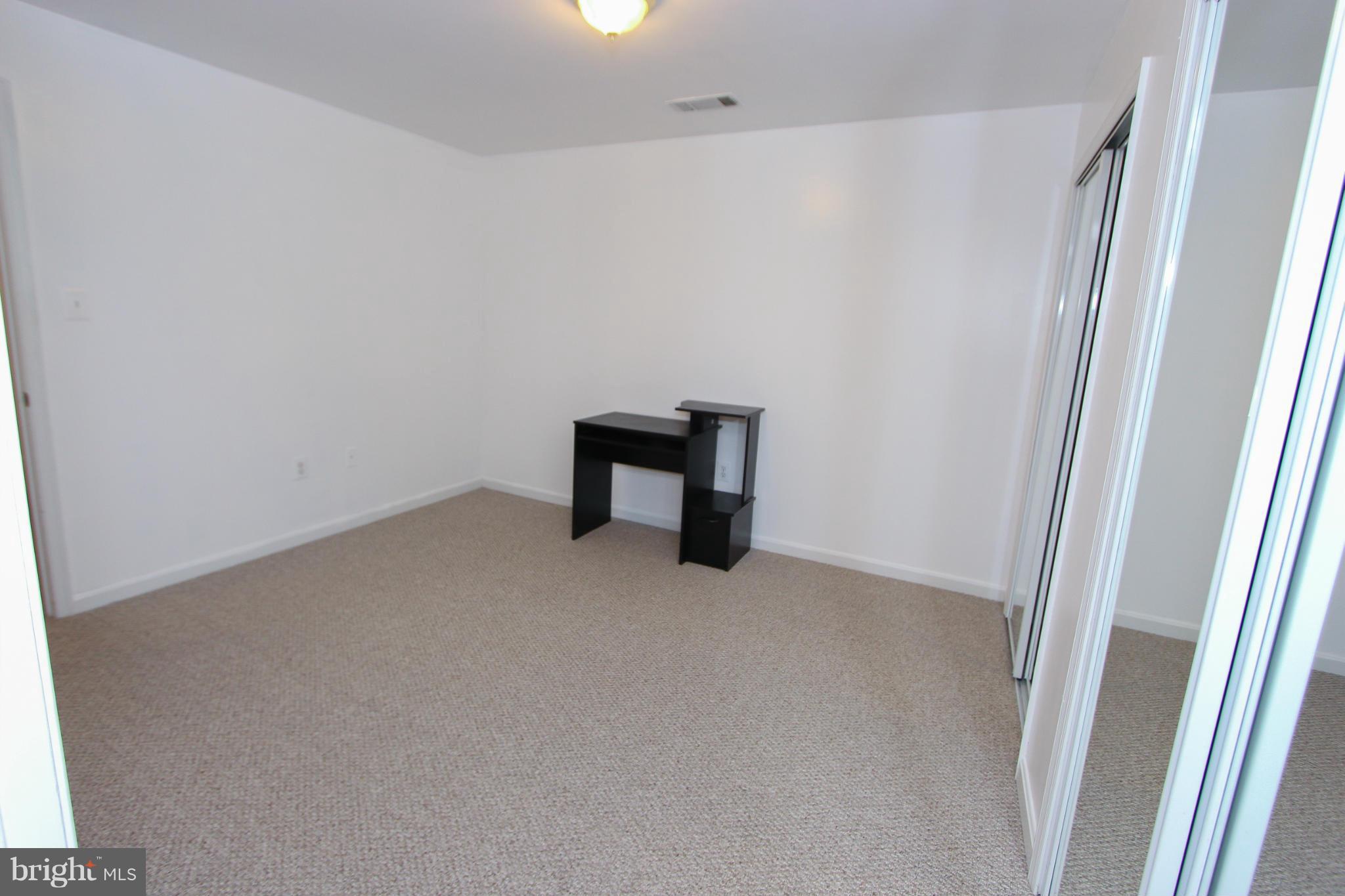 MIRROR RIDGE - Residential