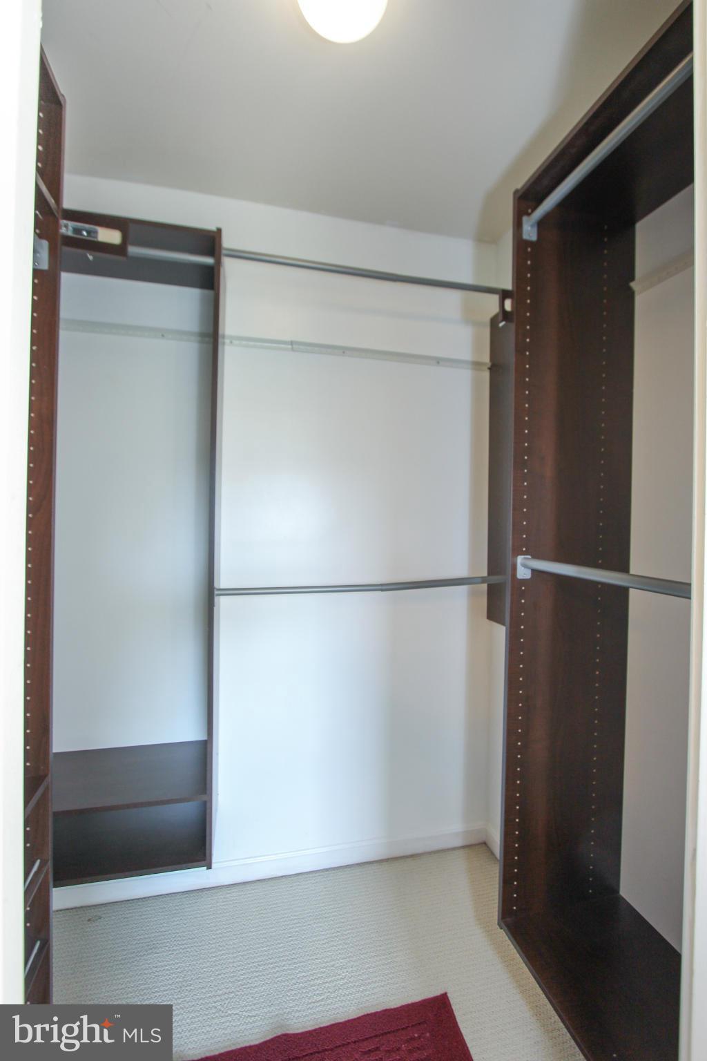 MIRROR RIDGE - Residential