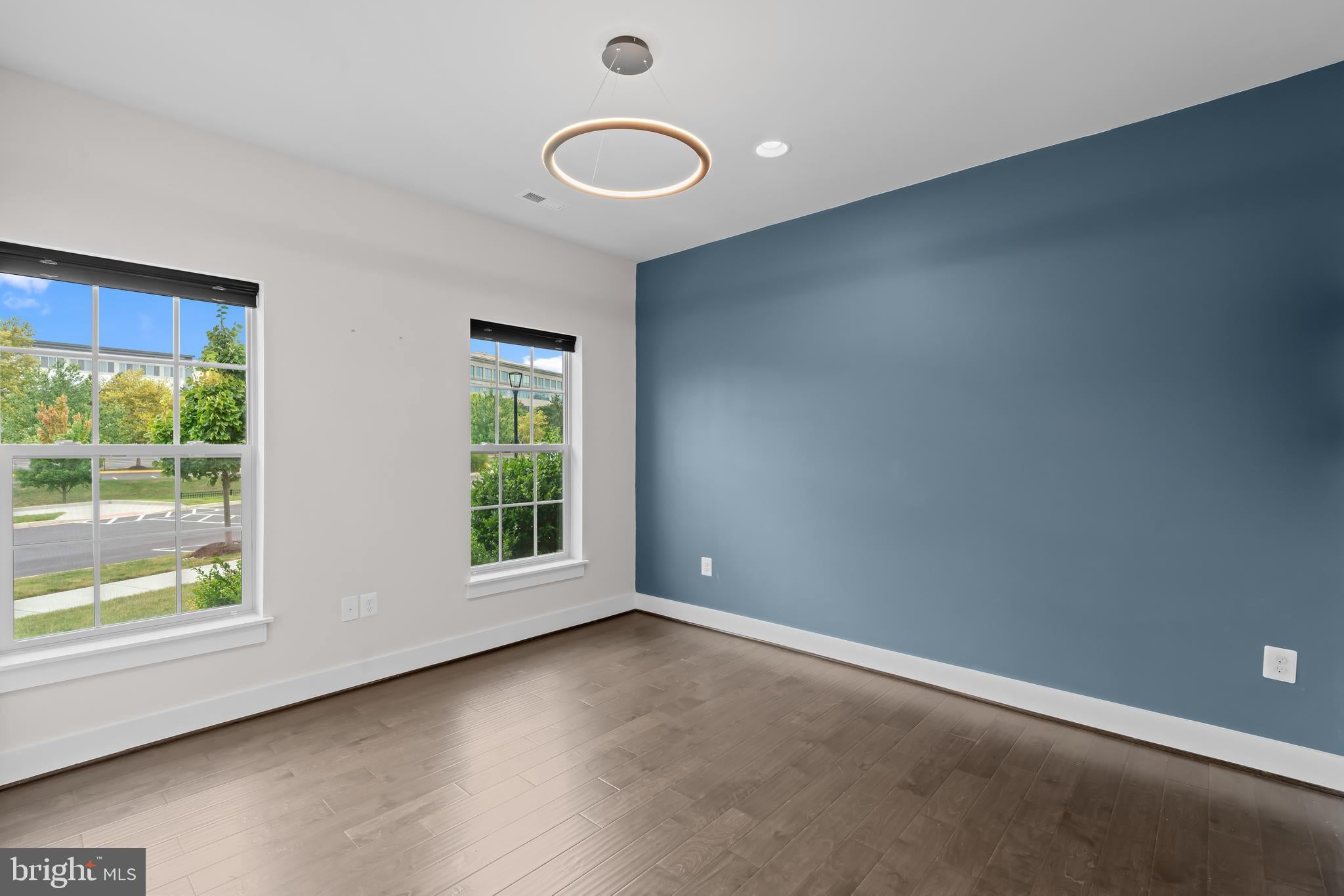 5284 RIDGEVIEW RETREAT DRIVE