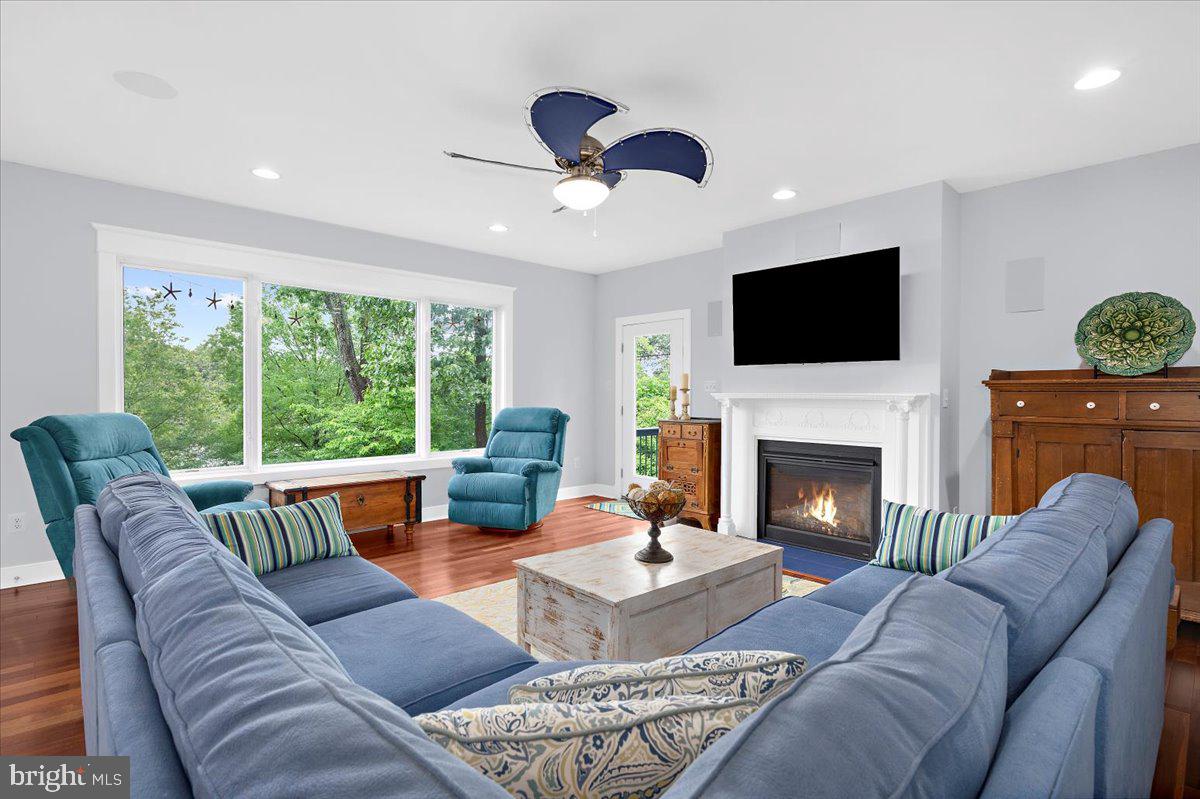 WHITNEYS LANDING - Residential