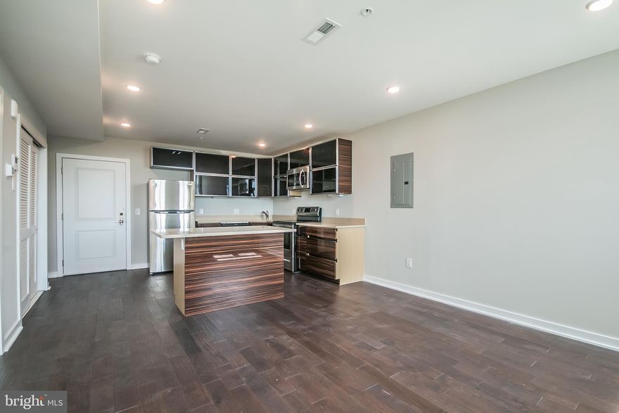 Available NOW

And now you can get great deals! The regular price is 1595/mo and a $400/month reduction on a 12-month lease is available for prospects with a 700+ credit score and a minimum 3x the rent regular price income. 
Pictures are from a similar unit for reference. Floorplan available. Information deemed reliable but might be inaccurate.
Tenants must provide proof of sufficient funds & record of rent payments. Water is included in the rent. Tenants pay for electricity and WiFi. Pets are ok with a pet deposit.