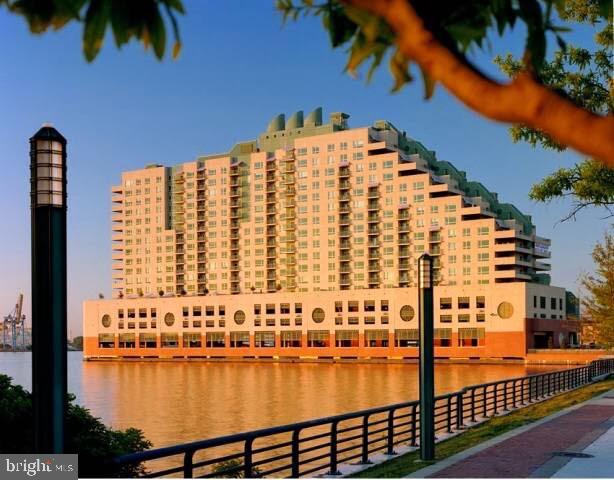 QUEEN VILLAGE - Residential