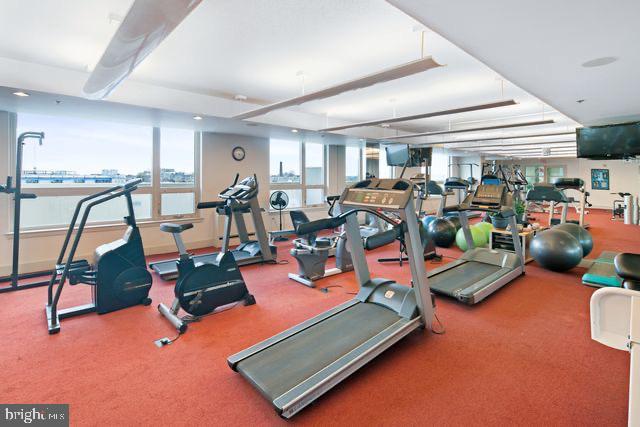 QUEEN VILLAGE - Residential