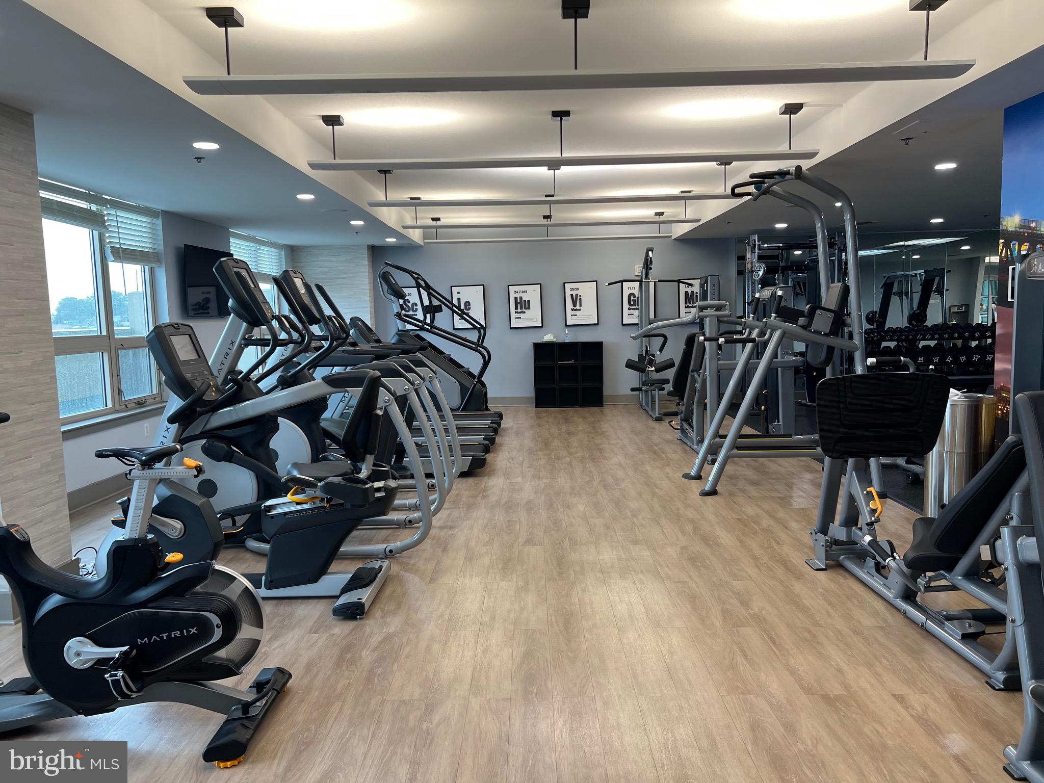 QUEEN VILLAGE - Residential