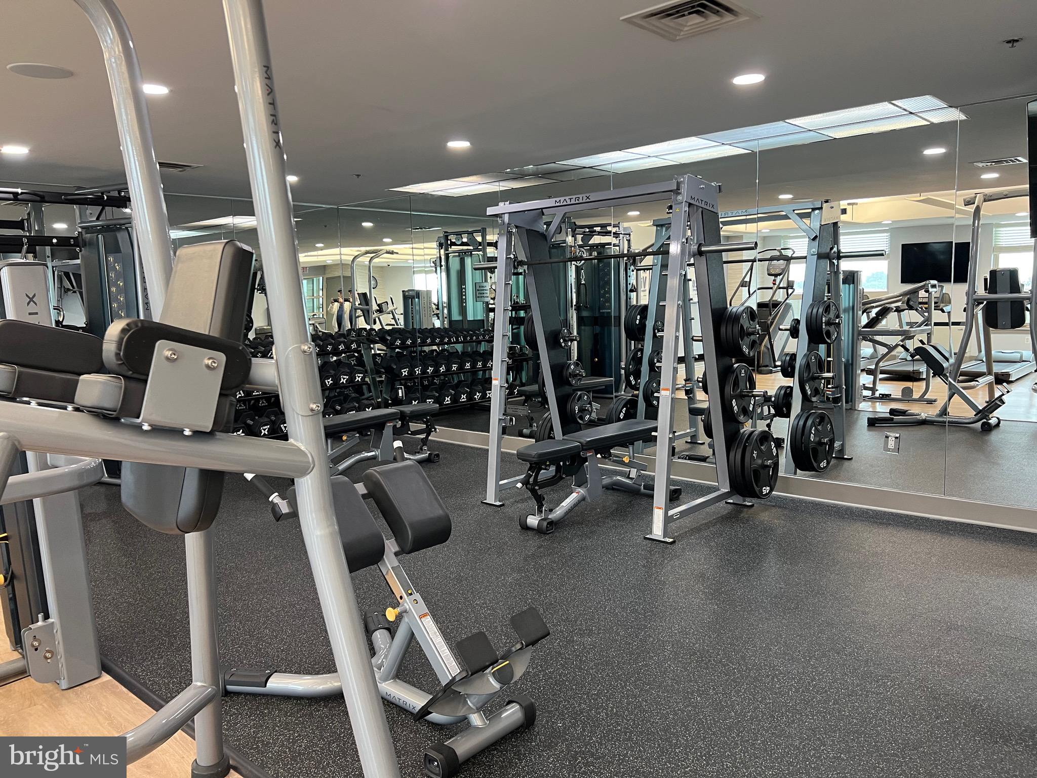 QUEEN VILLAGE - Residential