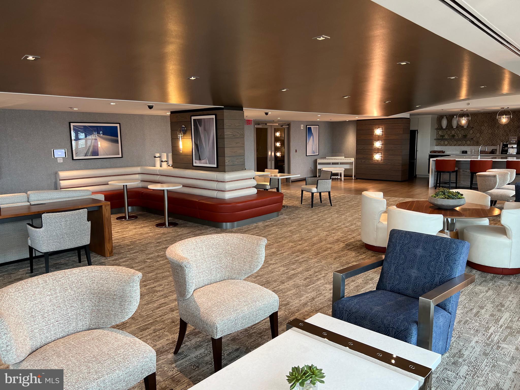 QUEEN VILLAGE - Residential