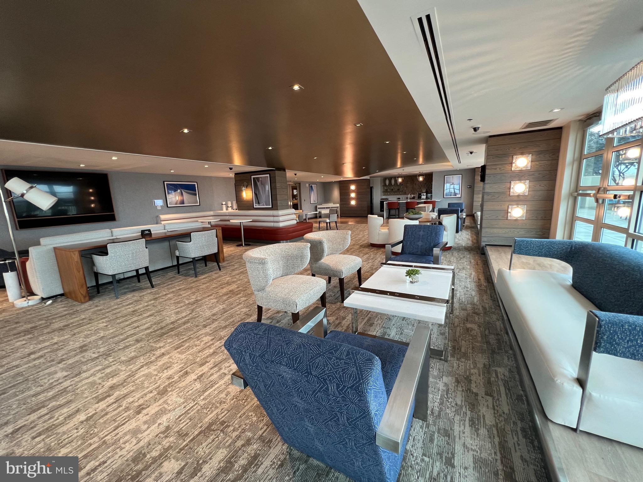 QUEEN VILLAGE - Residential