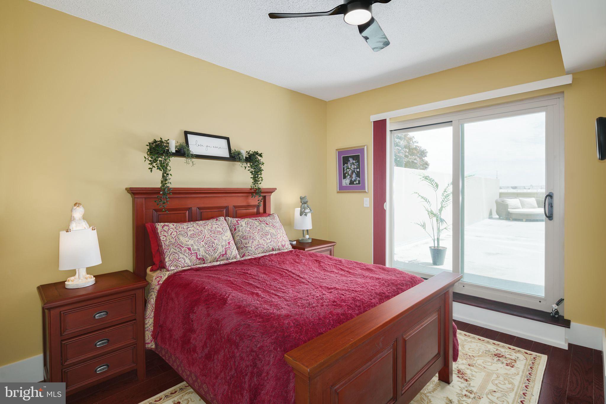 QUEEN VILLAGE - Residential