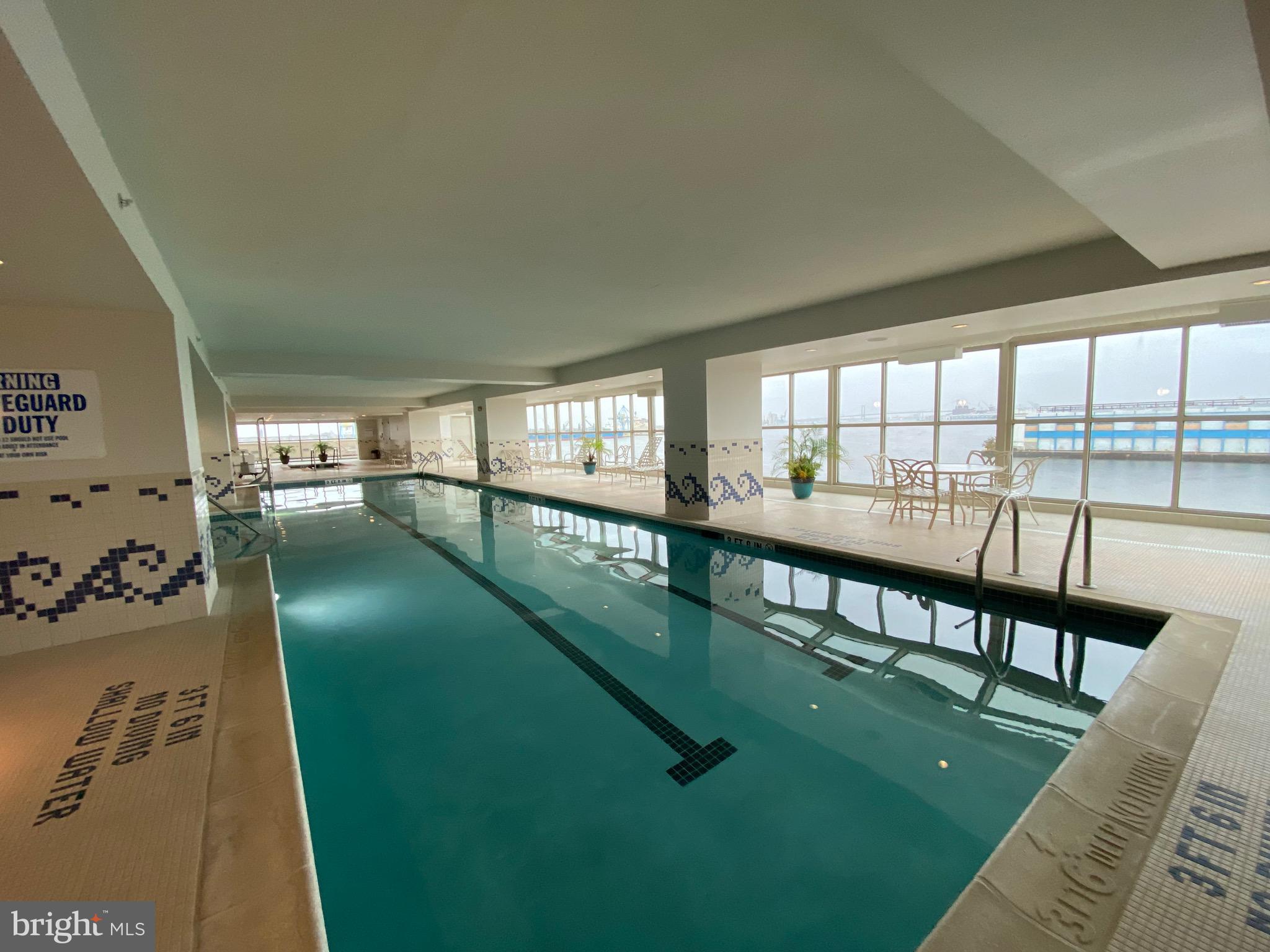 QUEEN VILLAGE - Residential