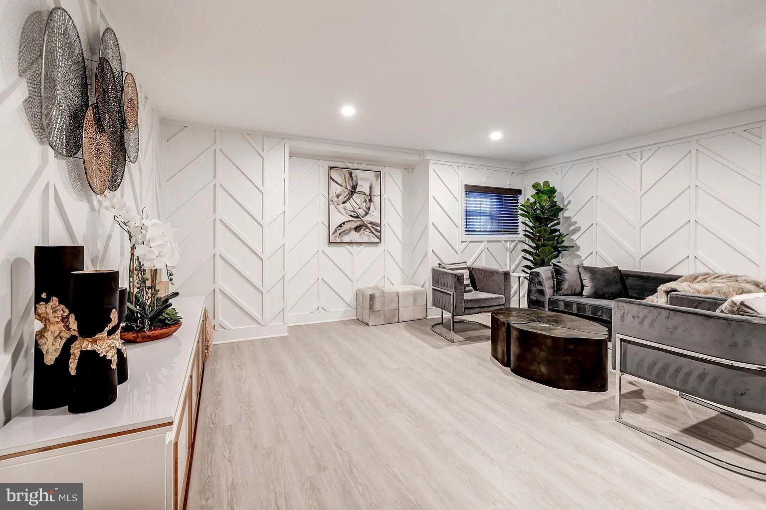 MOUNT VERNON PLACE HISTORIC DISTRICT - Residential Lease