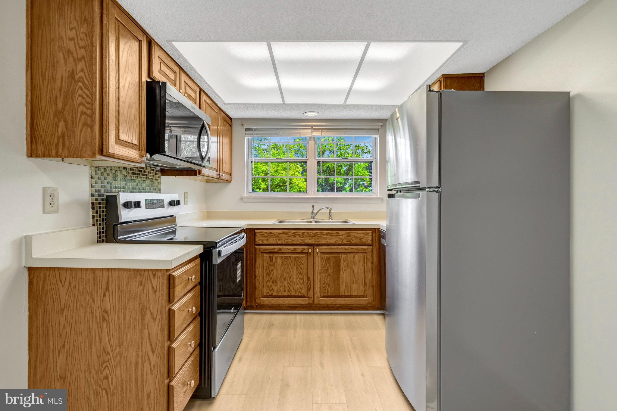 12106 GREEN LEAF COURT 102