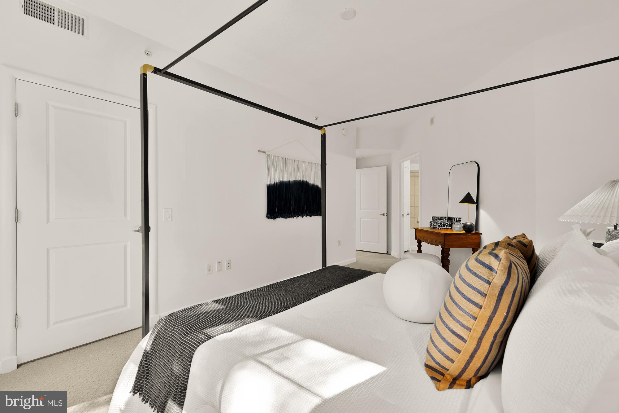 CLARENDON - Residential