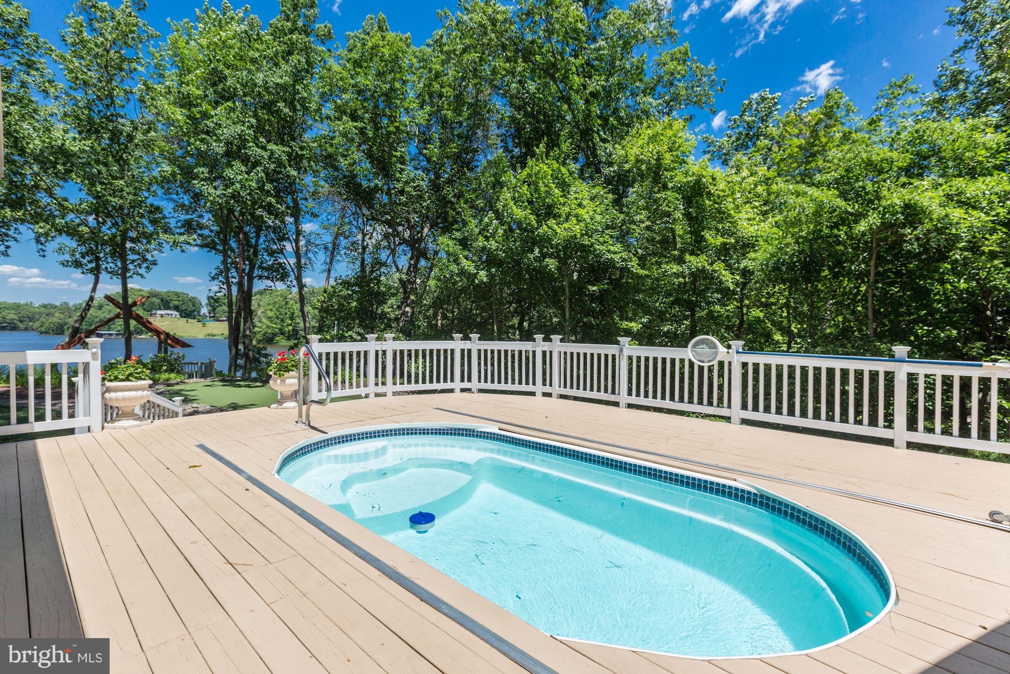 SOUTHDOWN SHORES - Residential