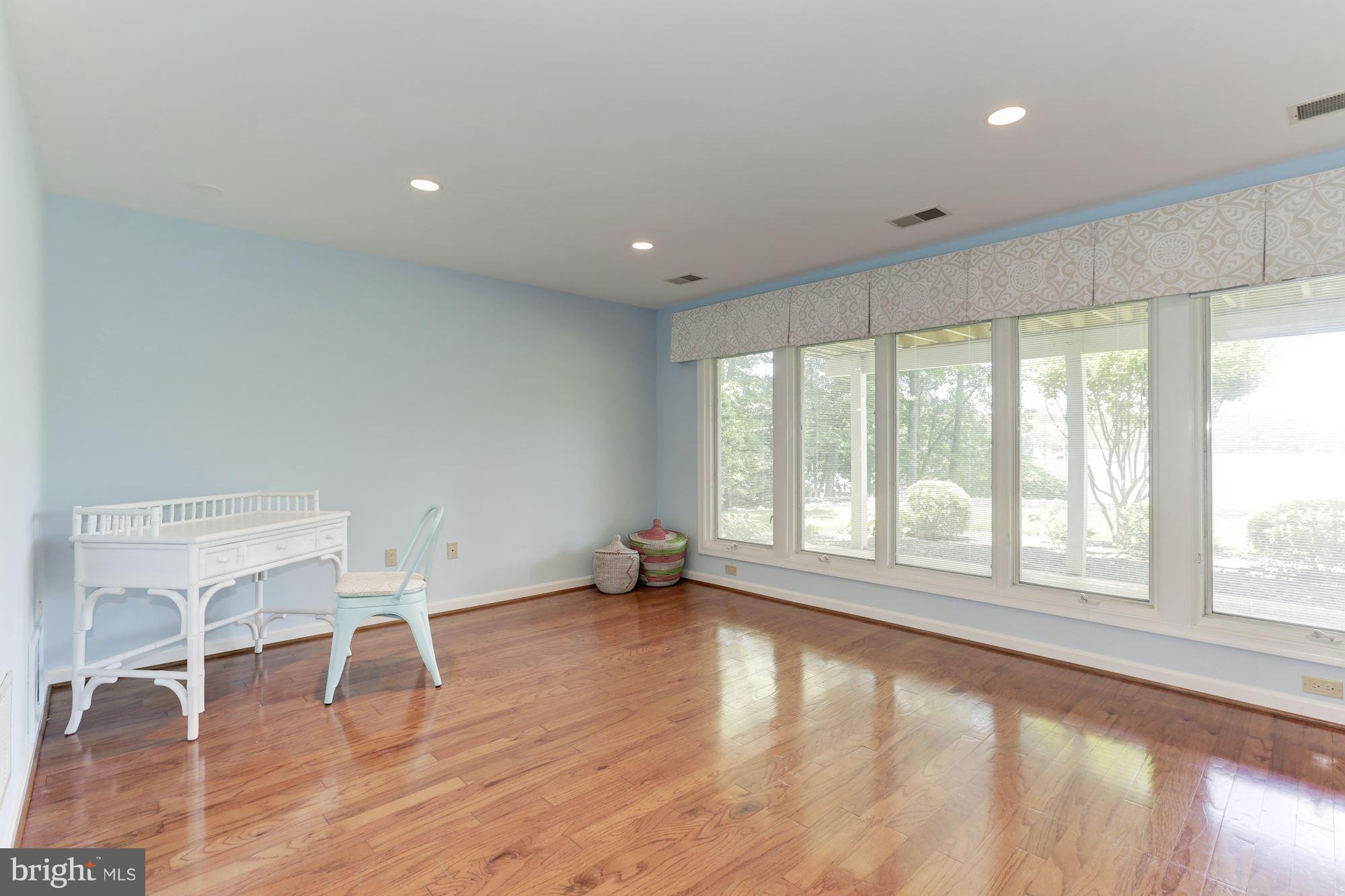 SOUTHDOWN SHORES - Residential