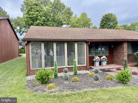 Townhouse For Sale - 318 Stonegate Circle<br/> CHAMBERSBURG, PA 17201