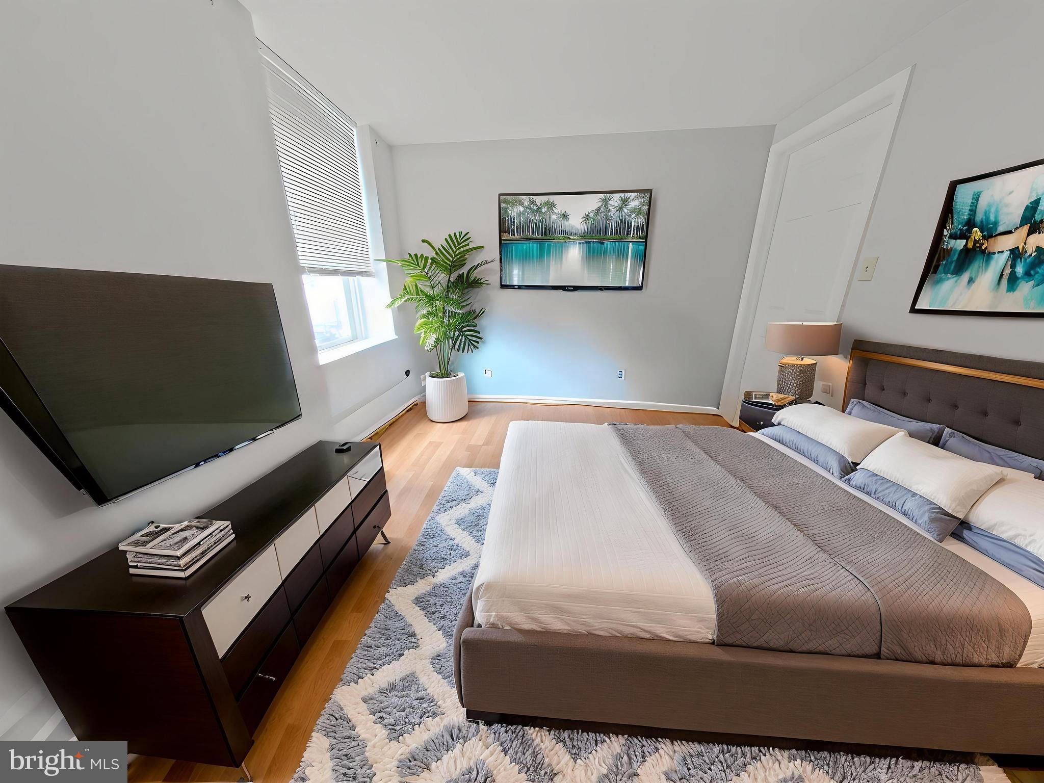 EAST KENSINGTON - Residential