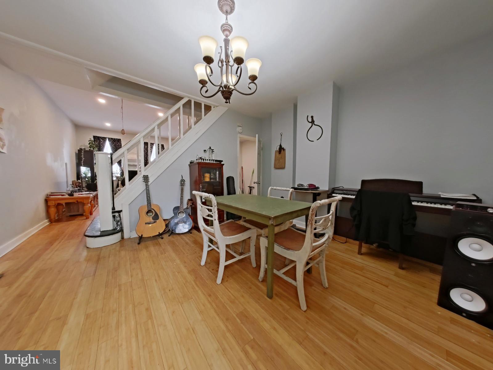 EAST KENSINGTON - Residential