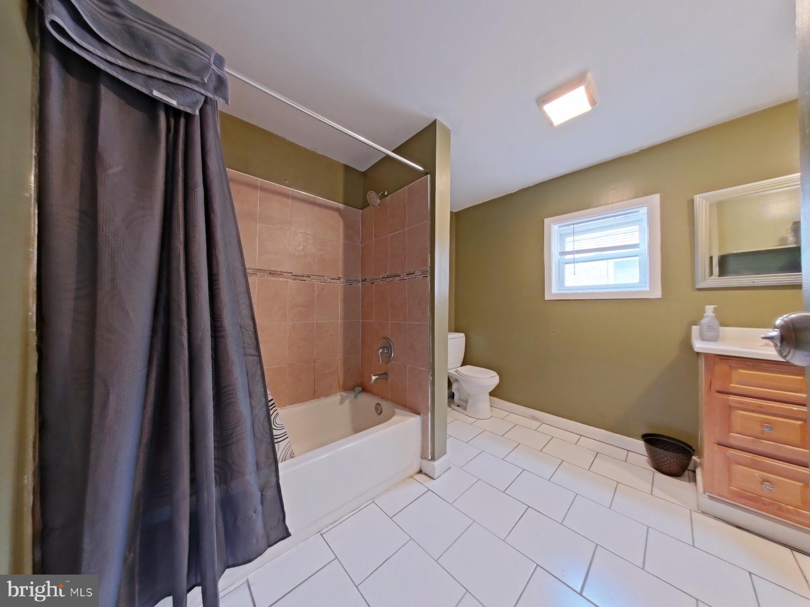 EAST KENSINGTON - Residential