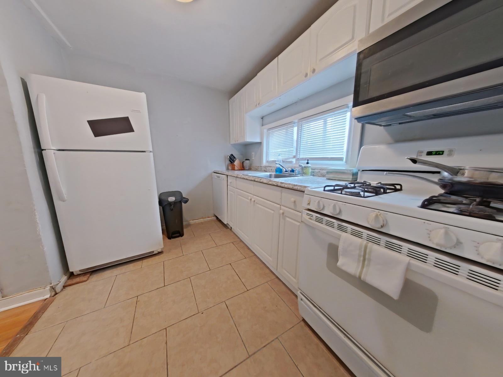 EAST KENSINGTON - Residential