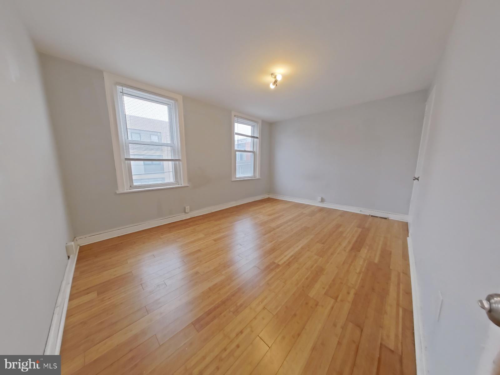 EAST KENSINGTON - Residential