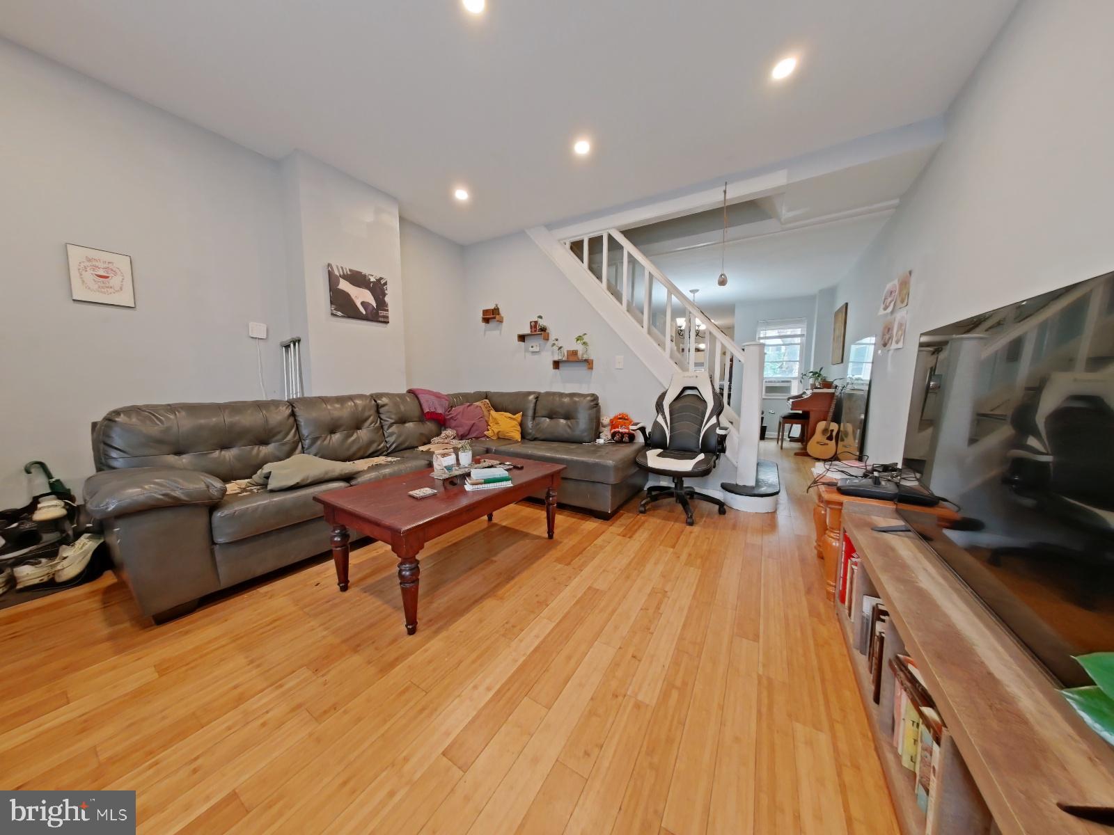 EAST KENSINGTON - Residential