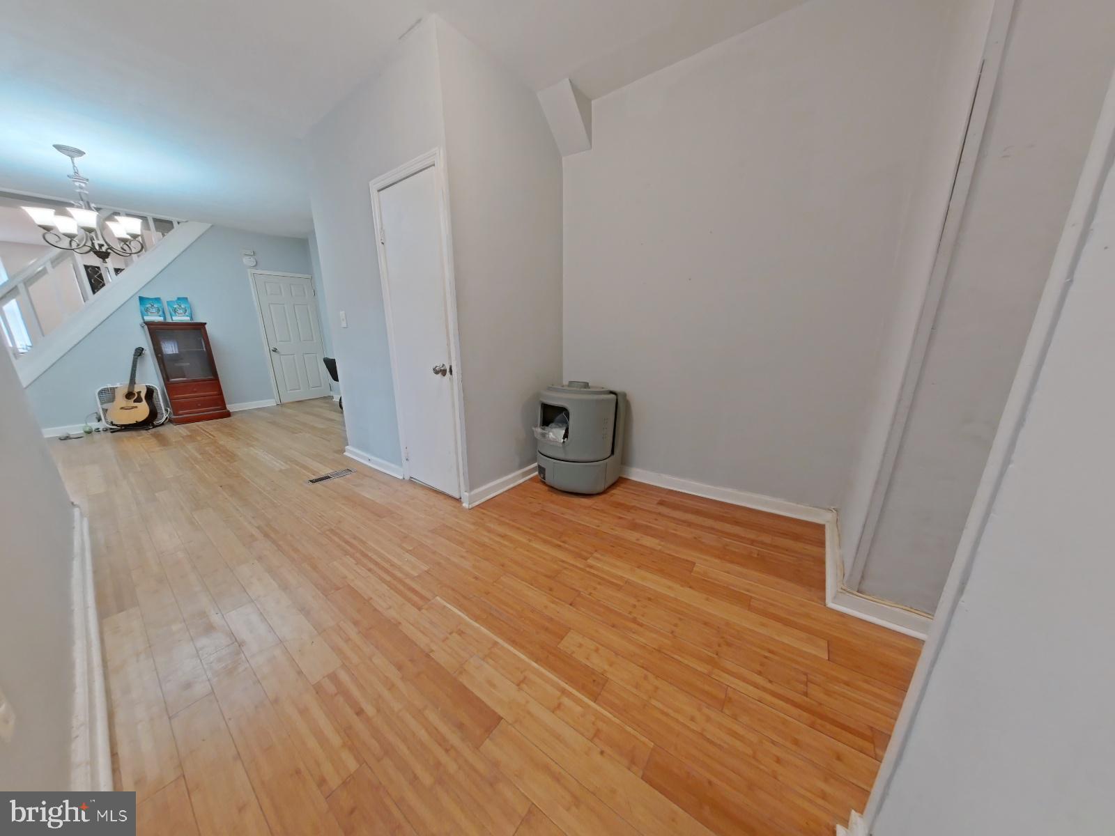 EAST KENSINGTON - Residential