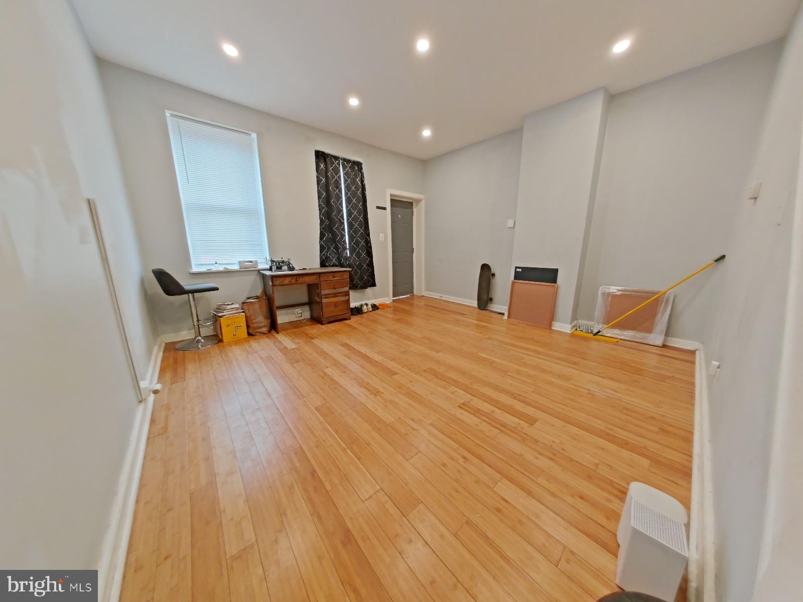 EAST KENSINGTON - Residential