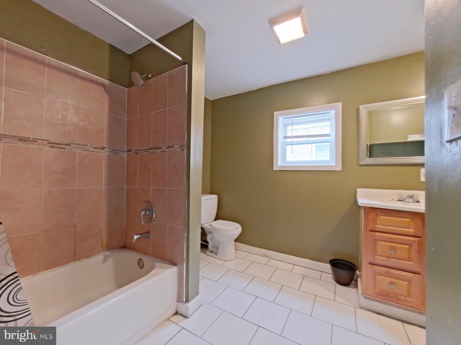 EAST KENSINGTON - Residential