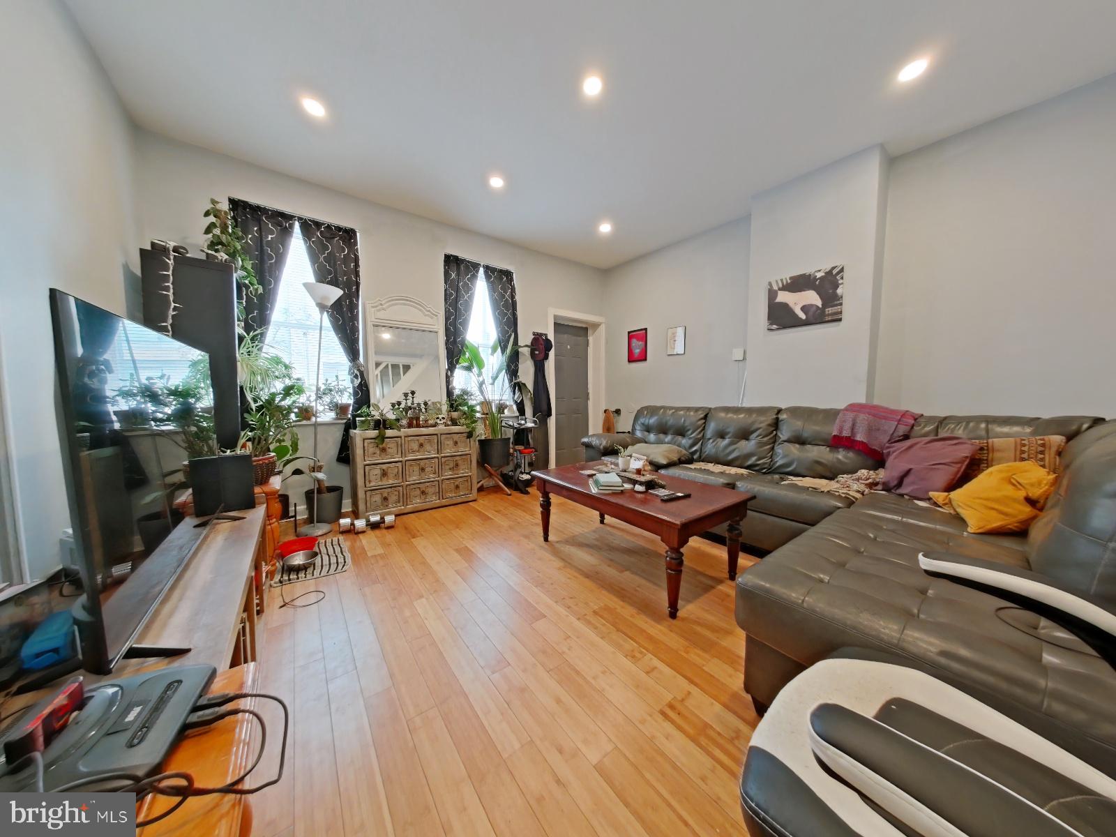 EAST KENSINGTON - Residential